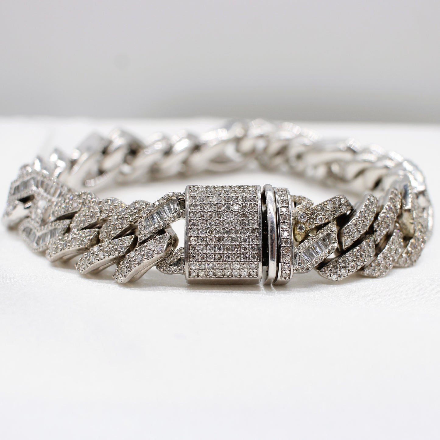 9K ART DECO STYLE DIAMOND BRACELET 12.15CT
