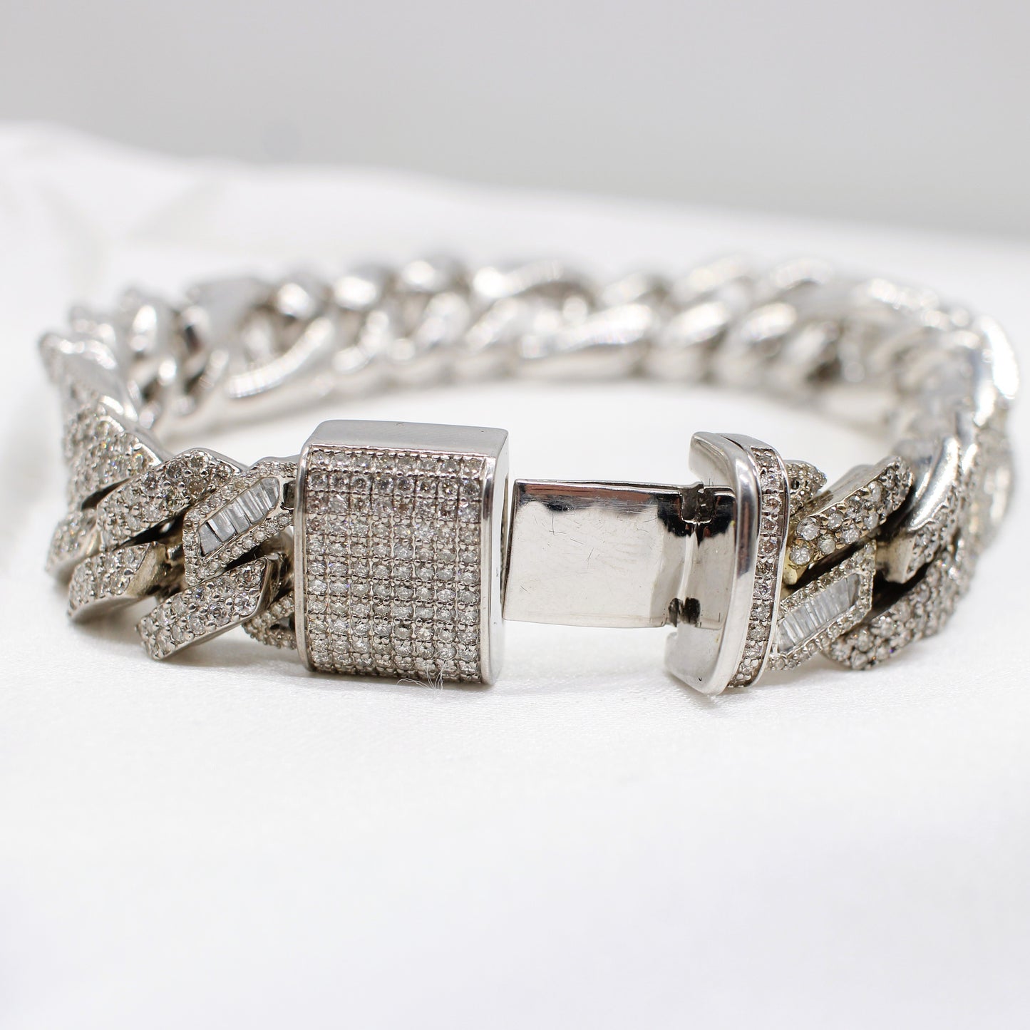 9K ART DECO STYLE DIAMOND BRACELET 12.15CT