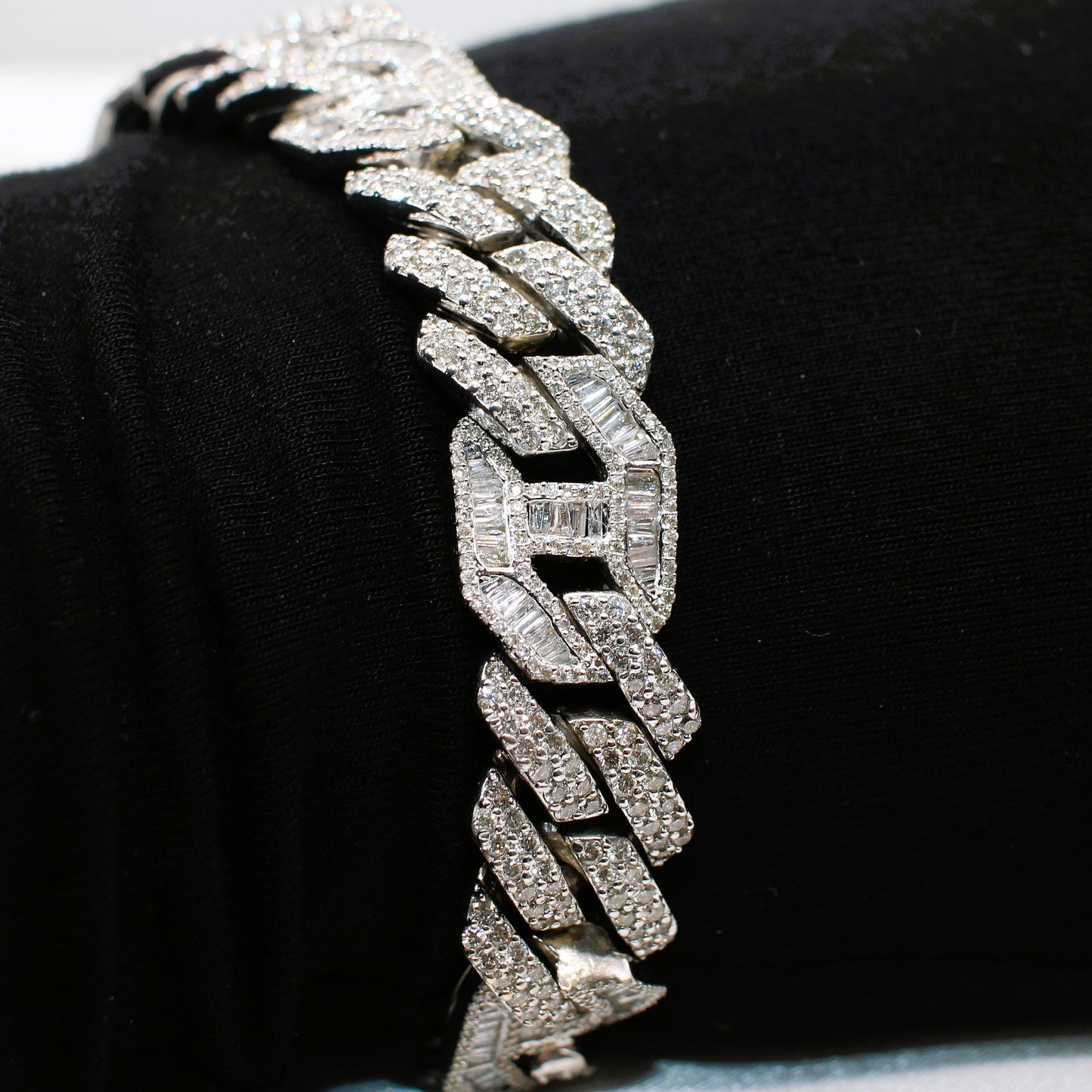 9K ART DECO STYLE DIAMOND BRACELET 12.15CT