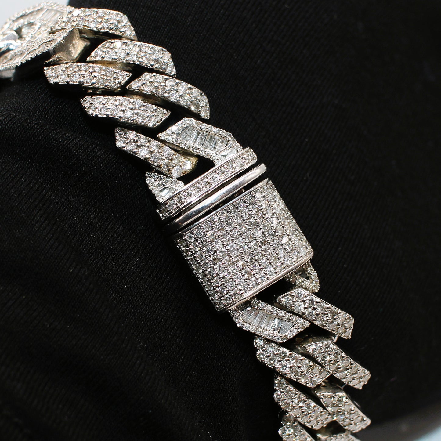 9K ART DECO STYLE DIAMOND BRACELET 12.15CT
