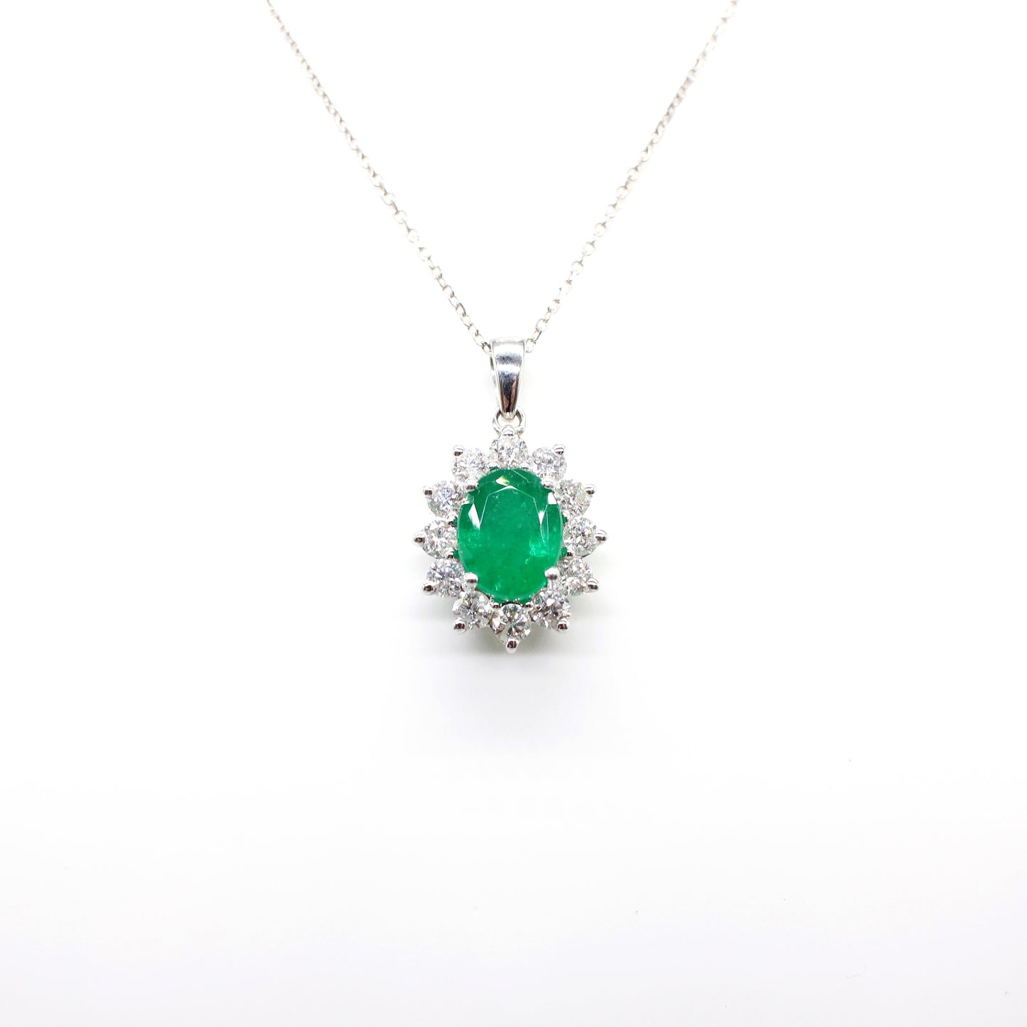18K EMERALD & DIAMOND PENDANT NECKLACE
