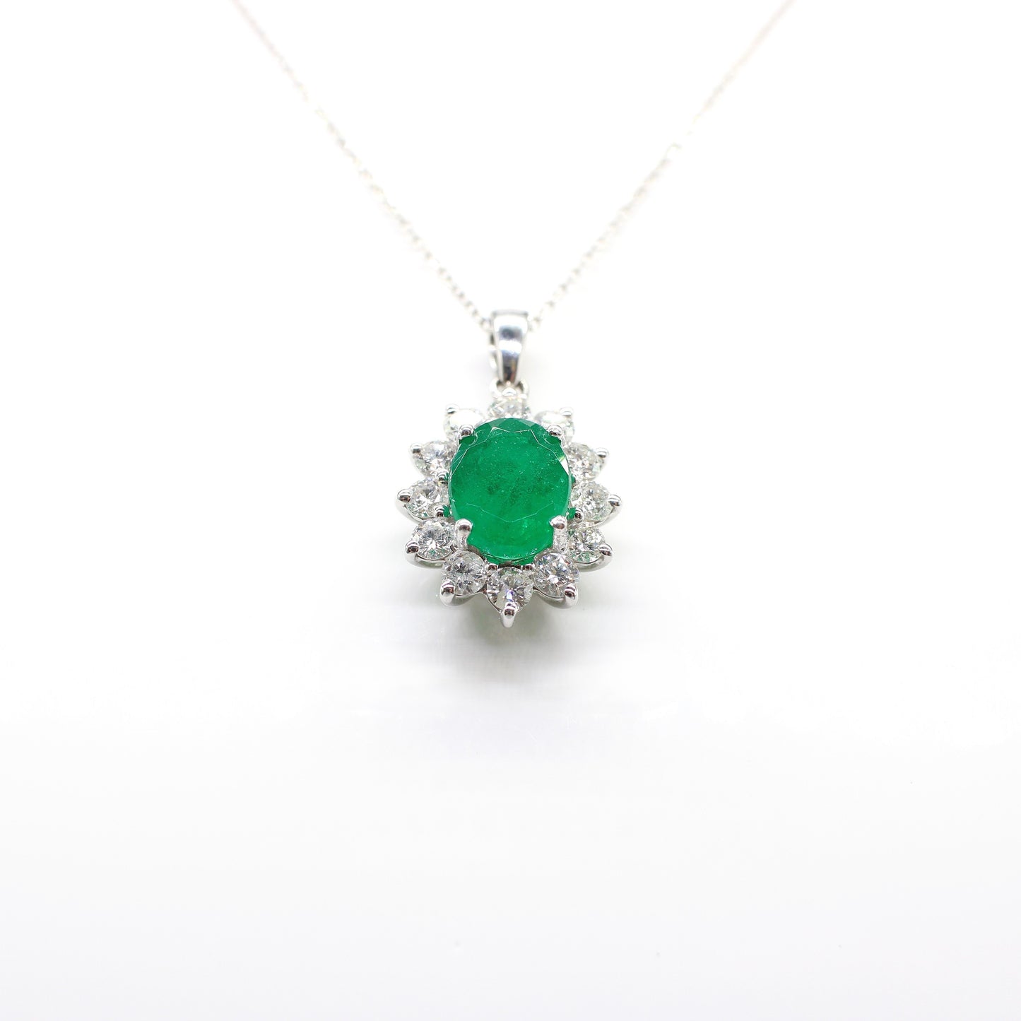 18K EMERALD & DIAMOND PENDANT NECKLACE