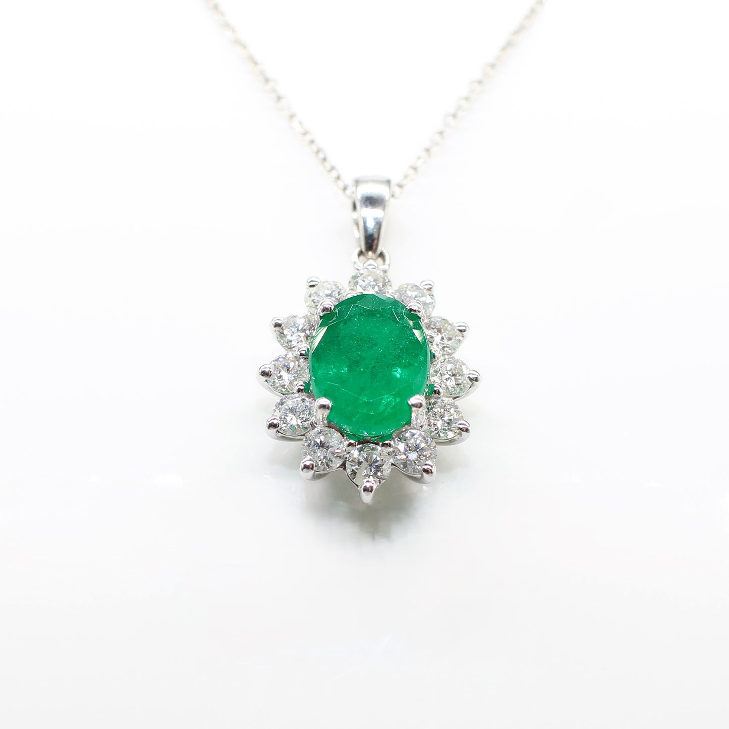 18K EMERALD & DIAMOND PENDANT NECKLACE