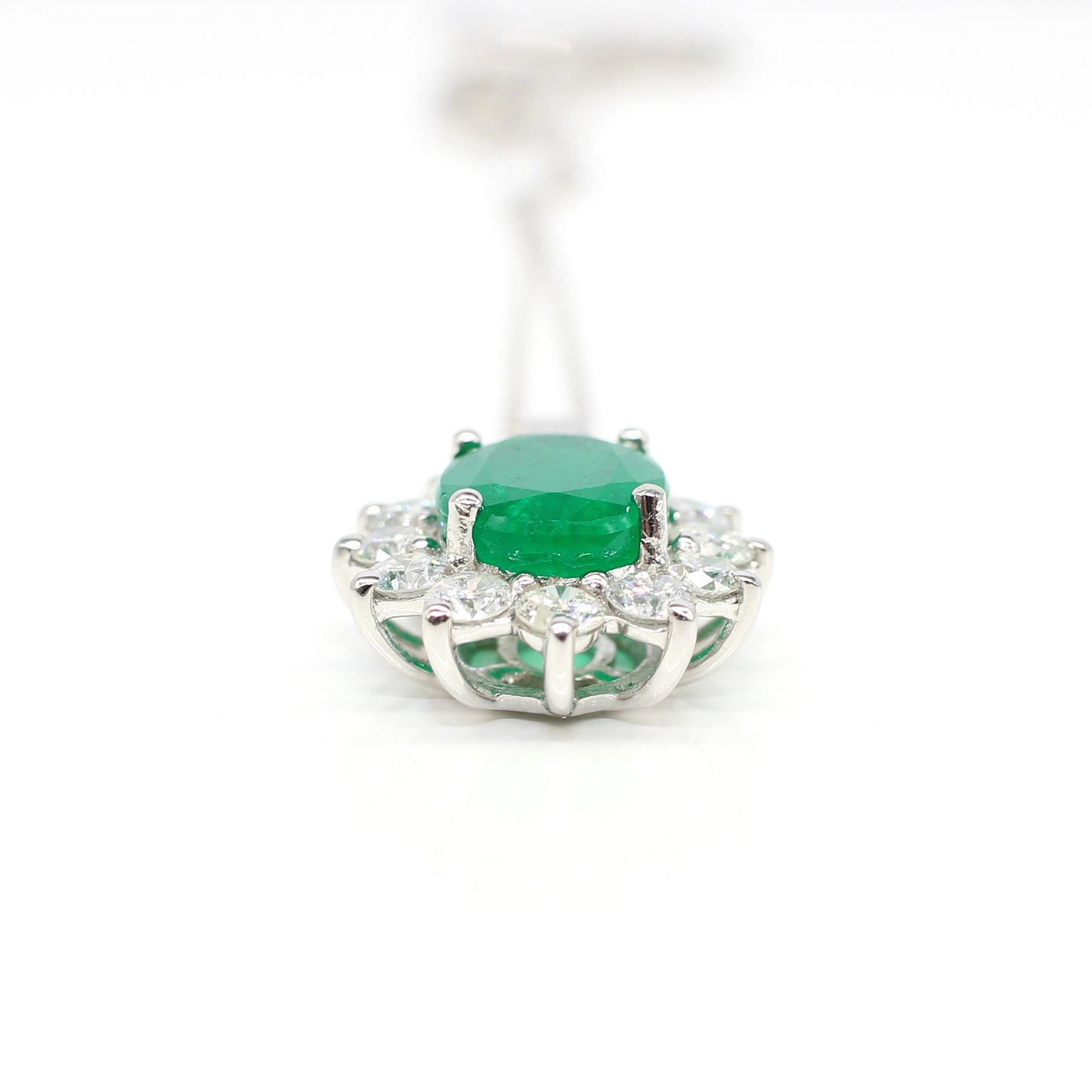18K EMERALD & DIAMOND PENDANT NECKLACE