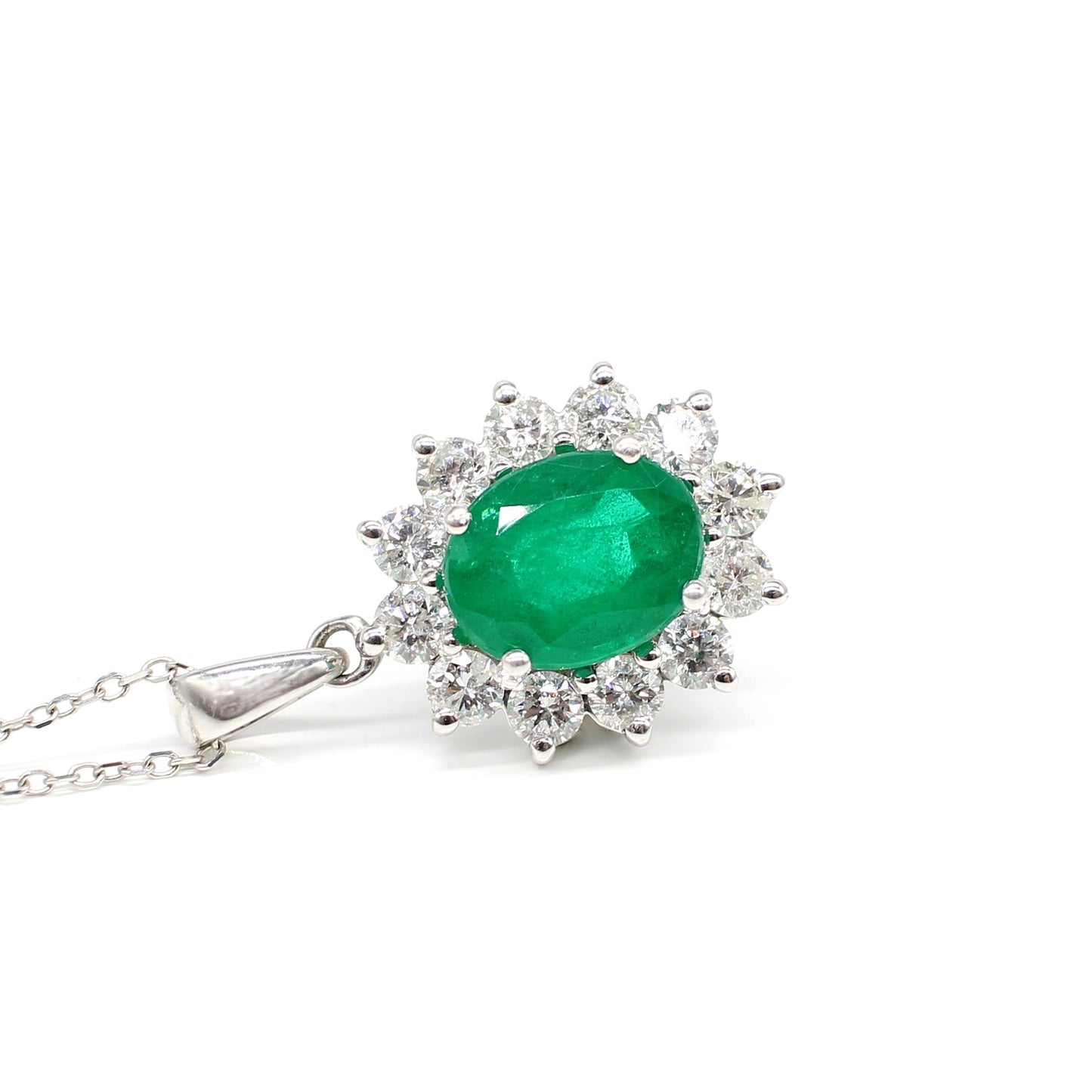 18K EMERALD & DIAMOND PENDANT NECKLACE
