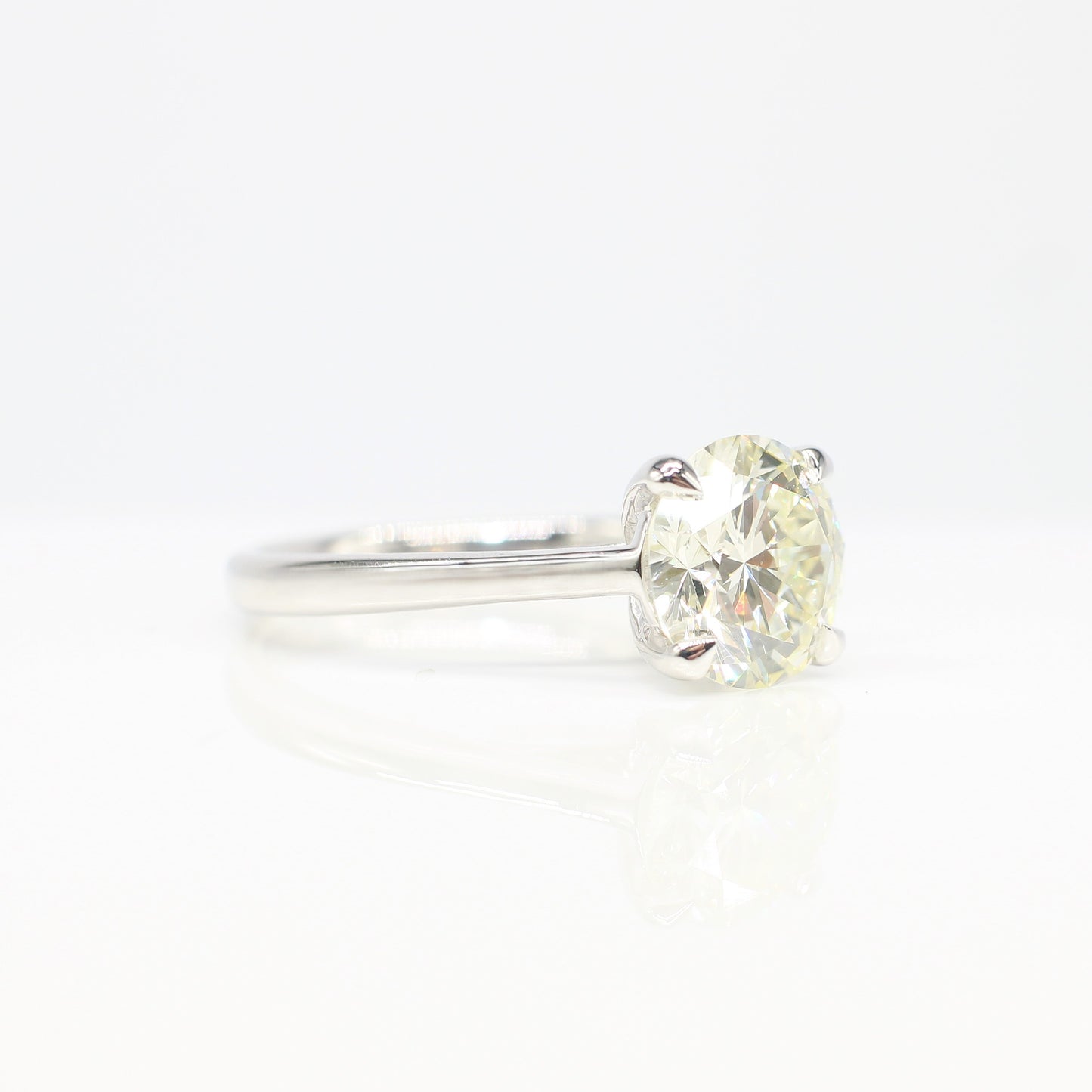 PLATINUM 2.32CT DIAMOND SOLITAIRE RING