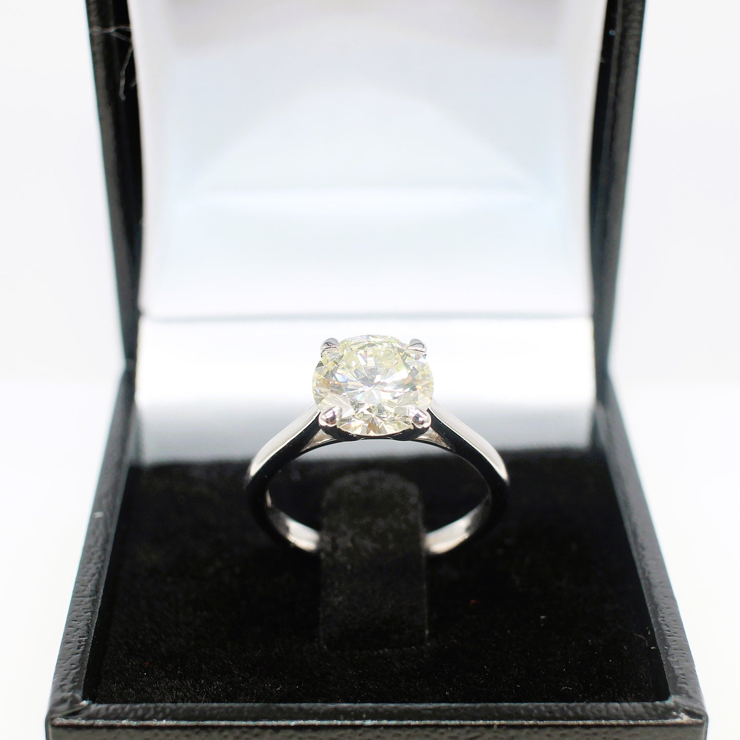PLATINUM 2.32CT DIAMOND SOLITAIRE RING
