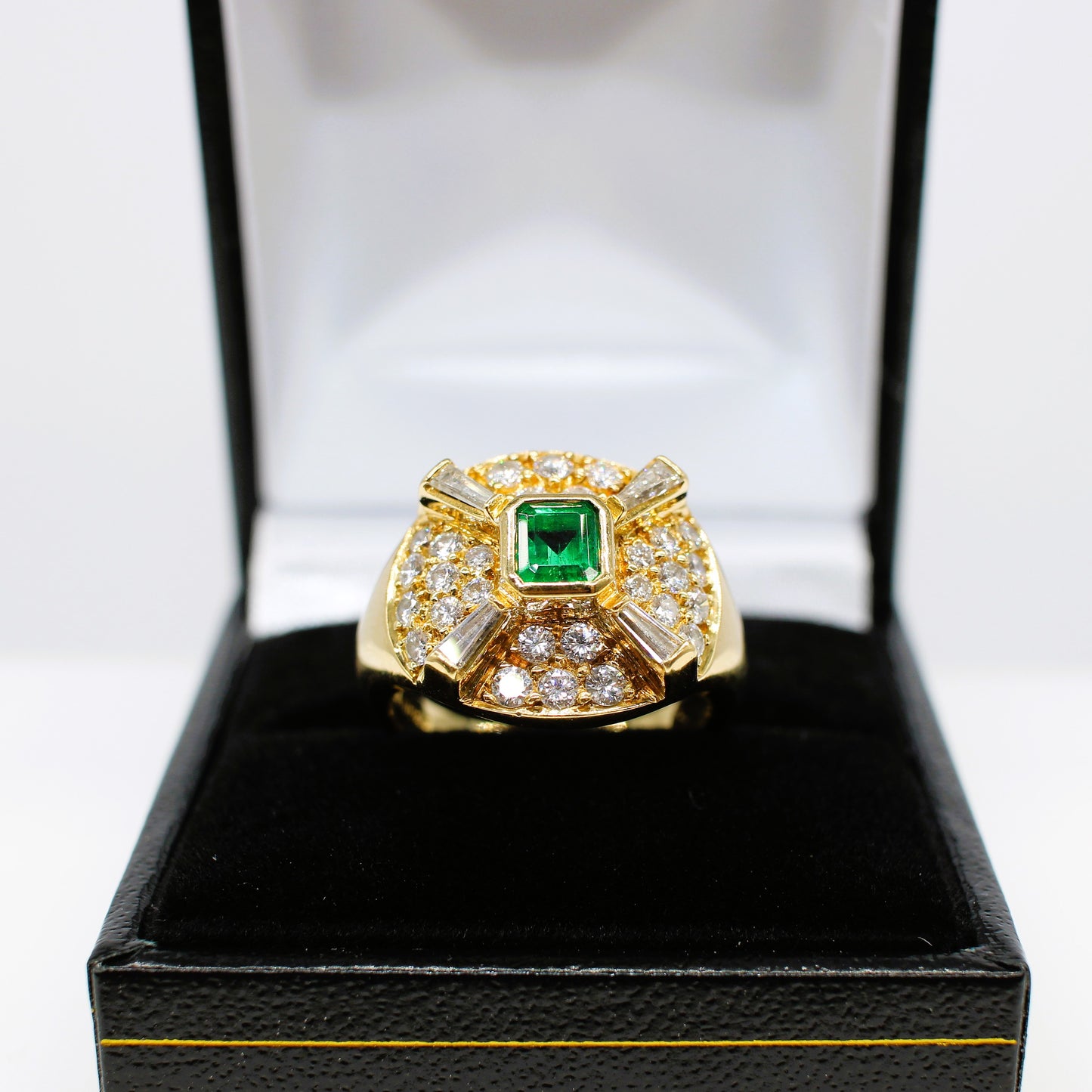 18K EMERALD & DIAMOND RING