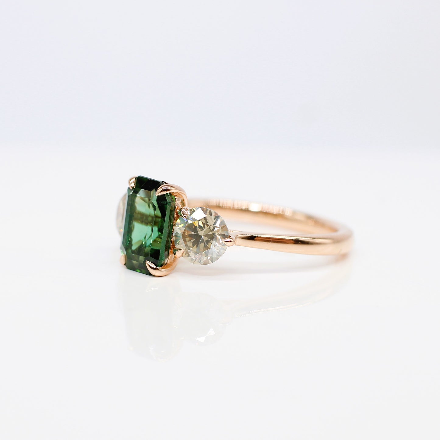 18K TOURMALINE & DIAMOND 3 STONE RING