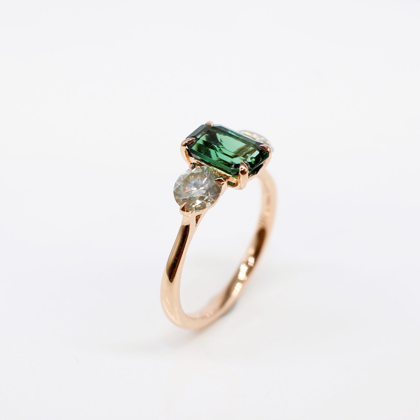 18K TOURMALINE & DIAMOND 3 STONE RING