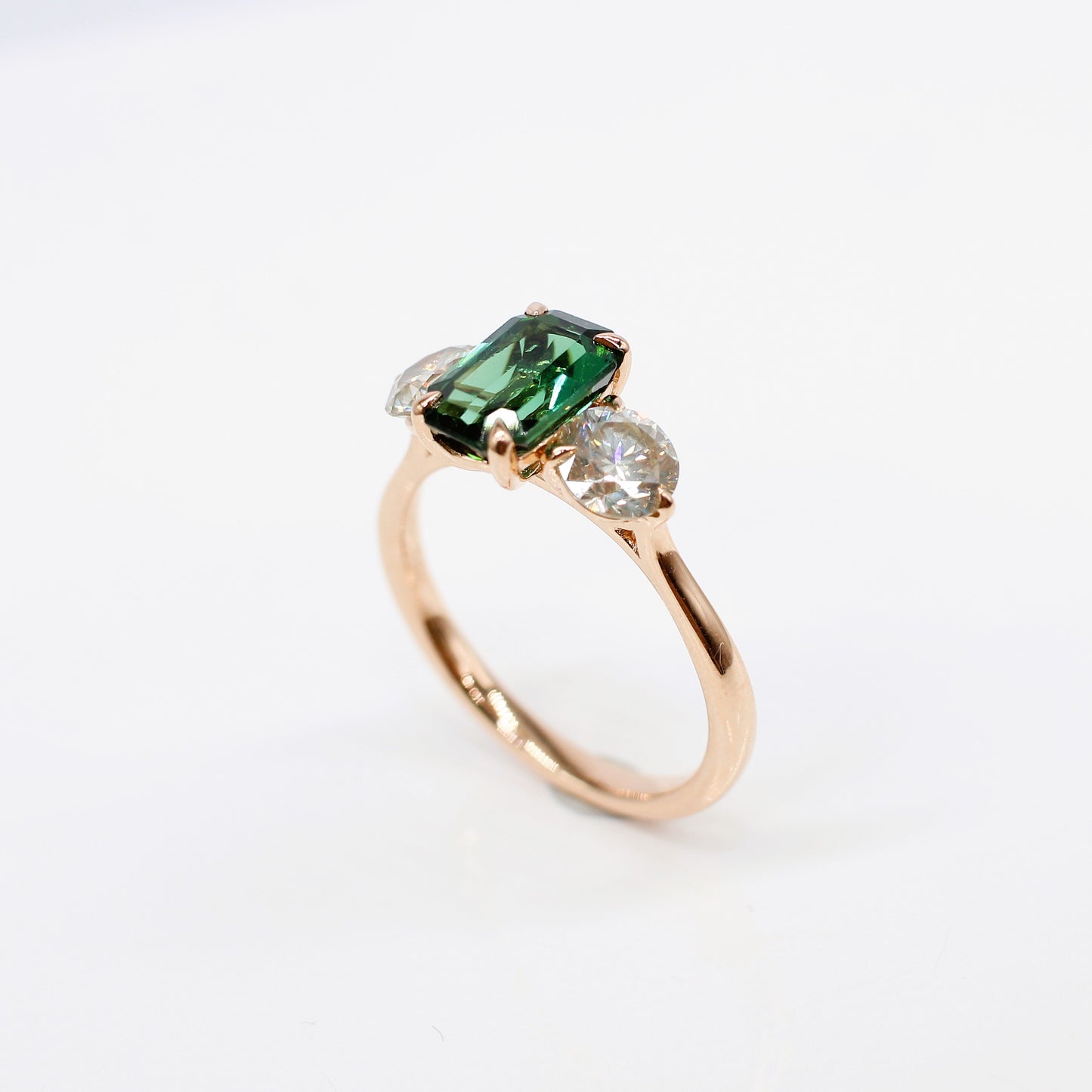 18K TOURMALINE & DIAMOND 3 STONE RING
