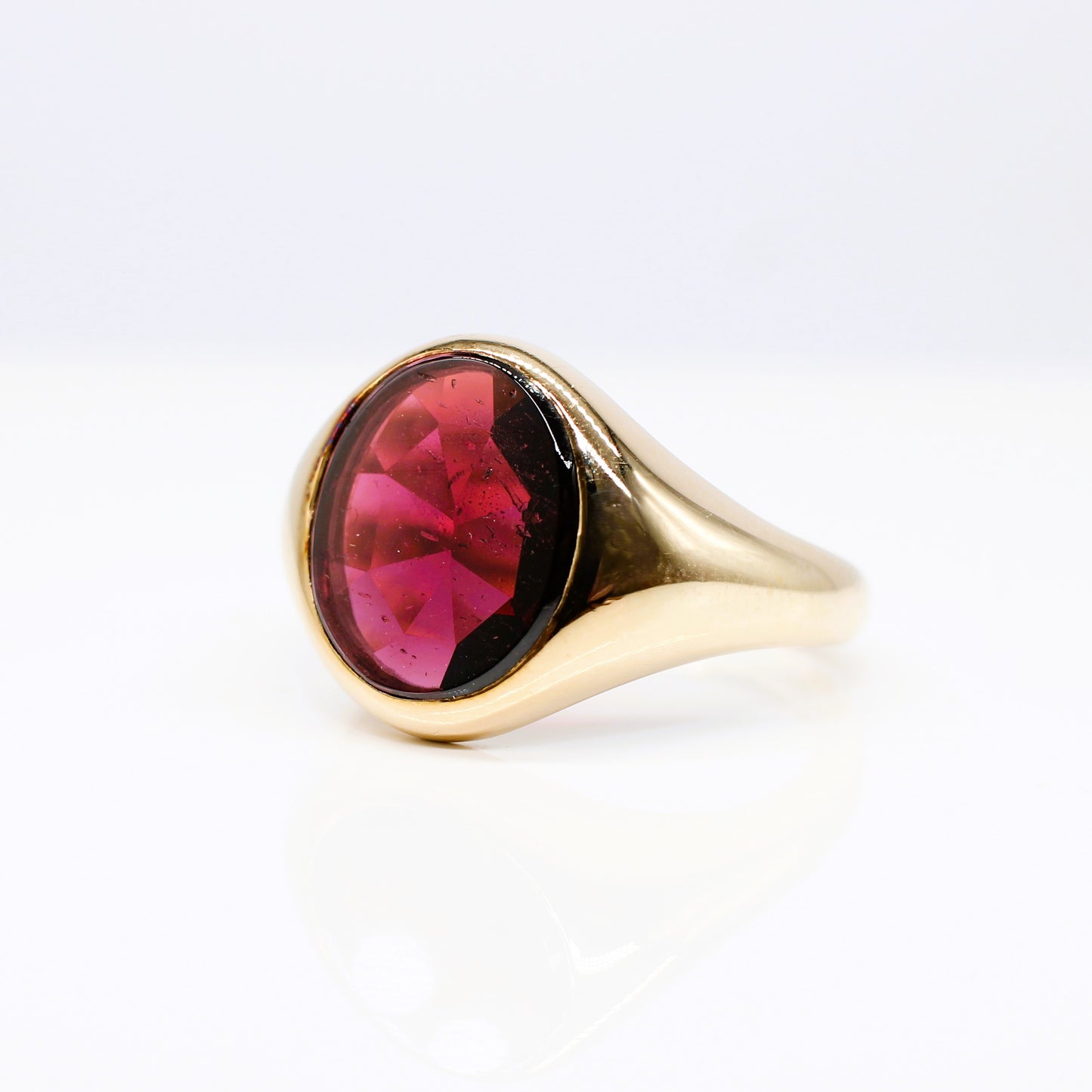 GENTS RHODOLITE GARNET SIGNET RING