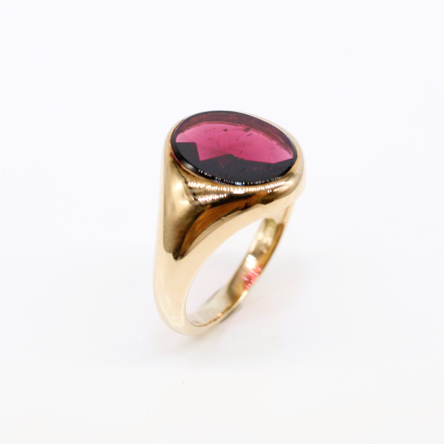 GENTS RHODOLITE GARNET SIGNET RING