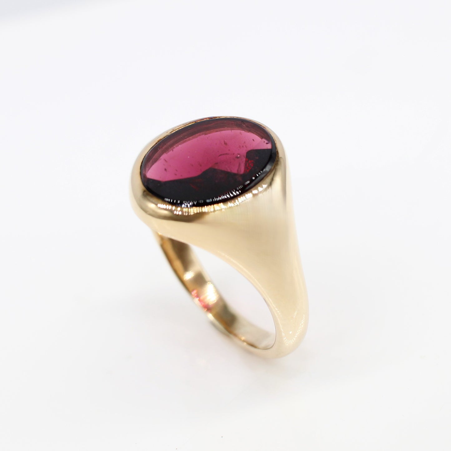 GENTS RHODOLITE GARNET SIGNET RING