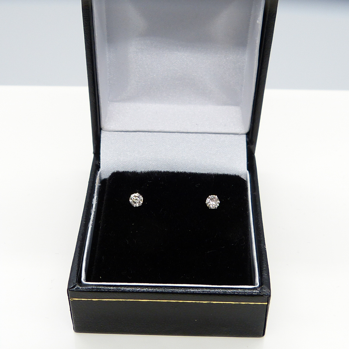 SOLITAIRE DIAMOND STUDS