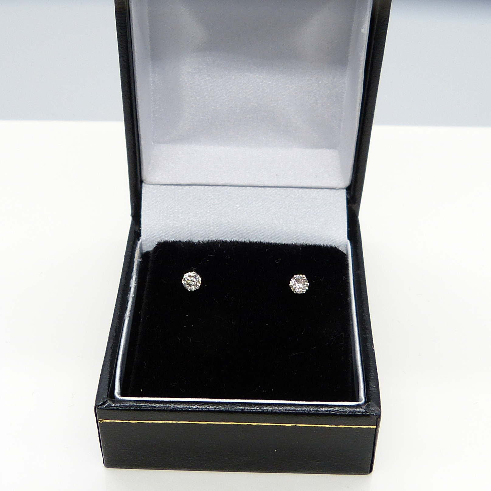 SOLITAIRE DIAMOND STUDS