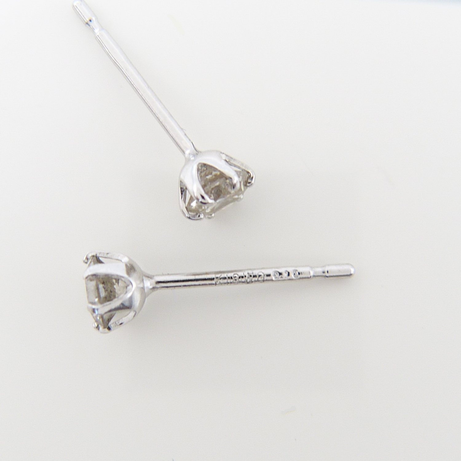 SOLITAIRE DIAMOND STUDS
