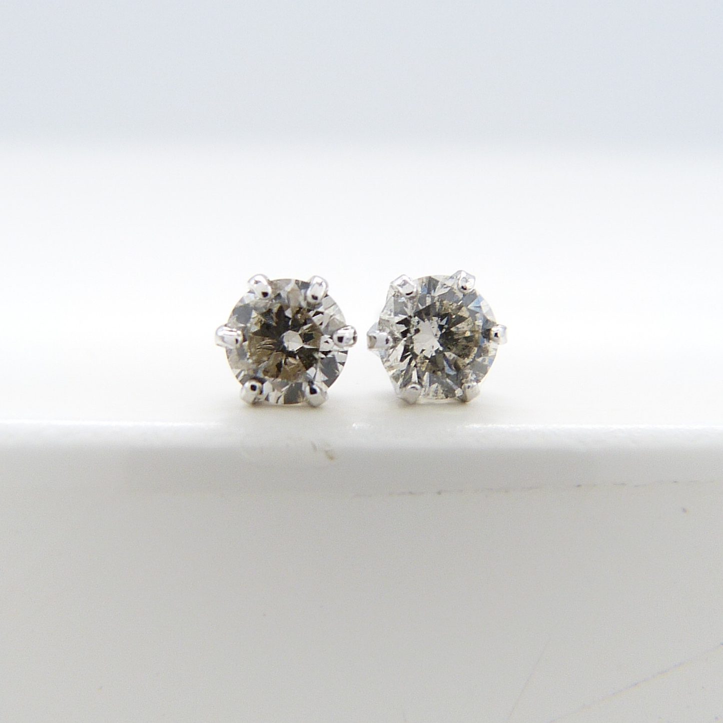 SOLITAIRE DIAMOND STUDS