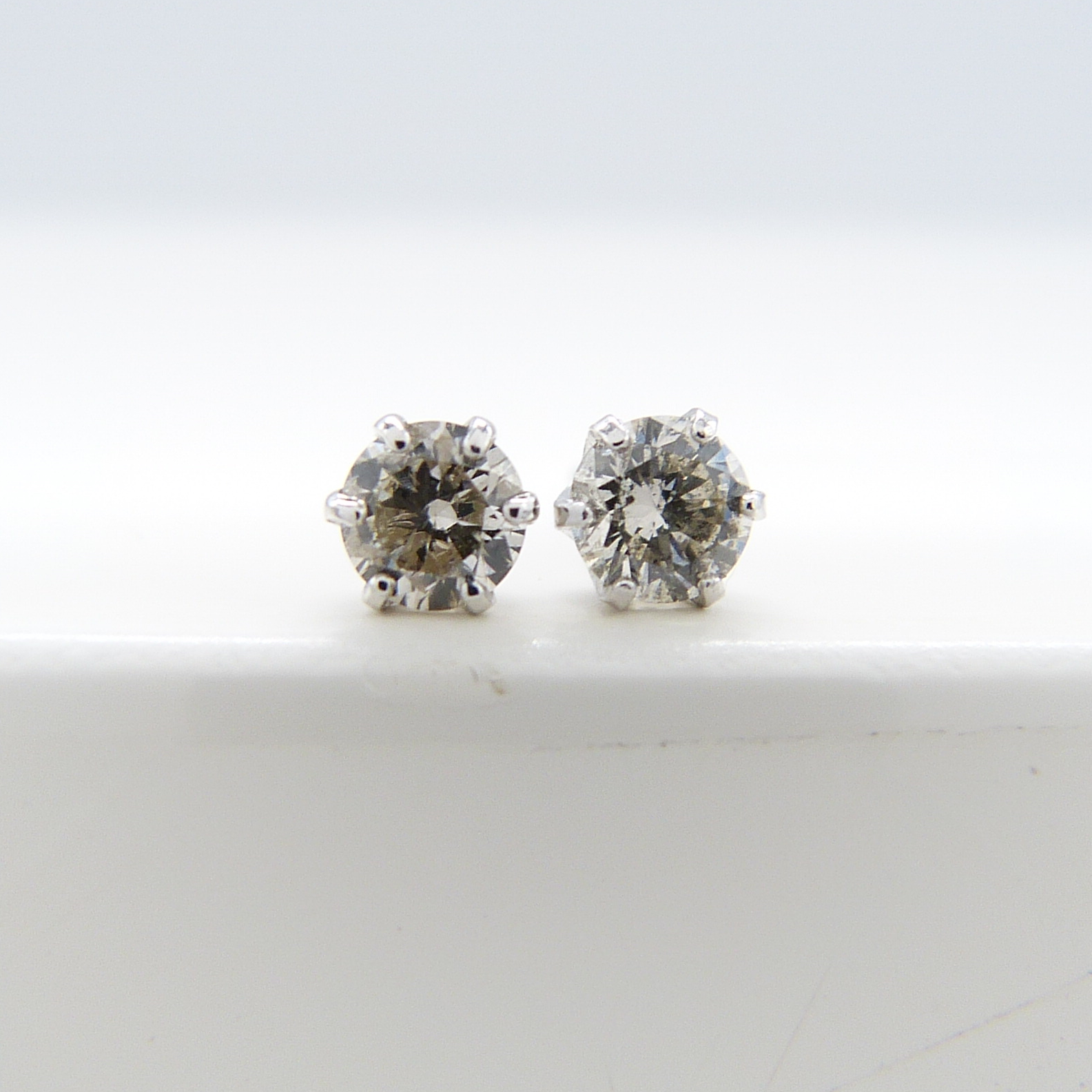 SOLITAIRE DIAMOND STUDS