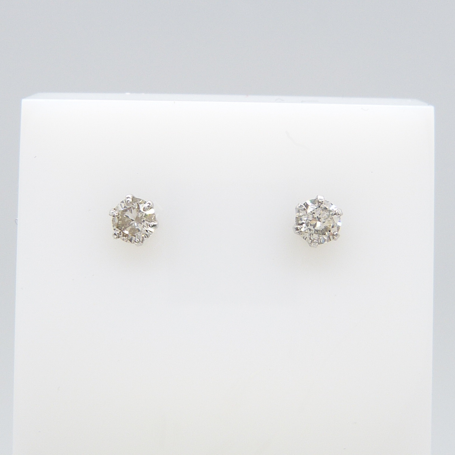 SOLITAIRE DIAMOND STUDS