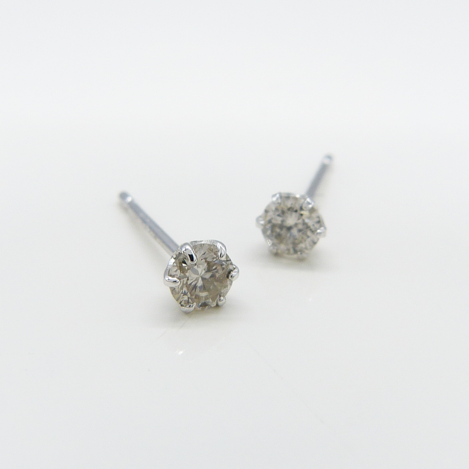 SOLITAIRE DIAMOND STUDS