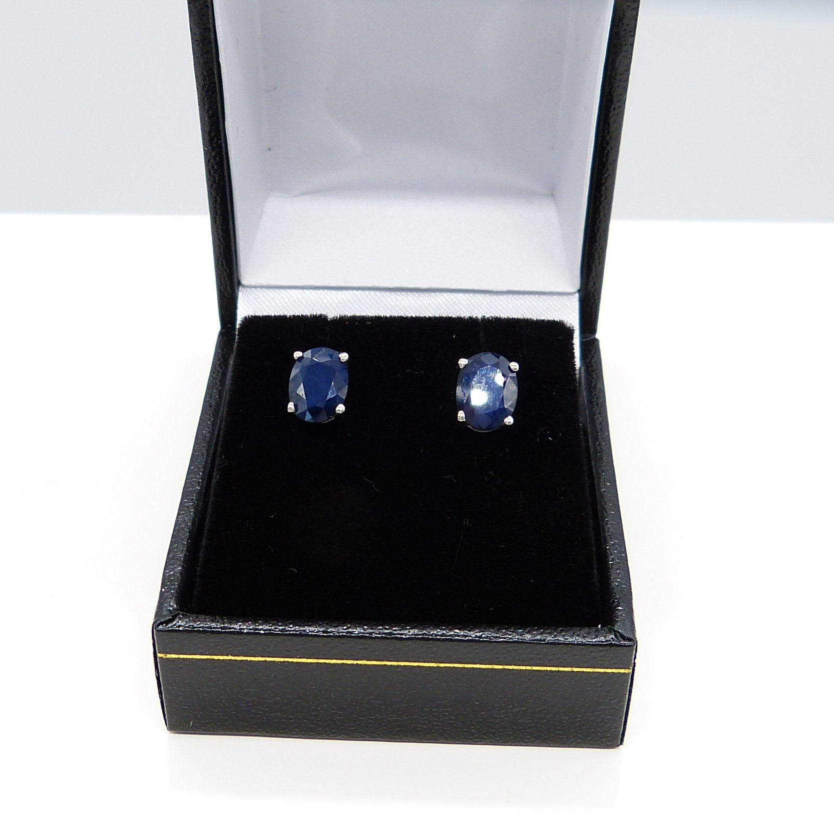 SAPPHIRE & SILVER STUDS