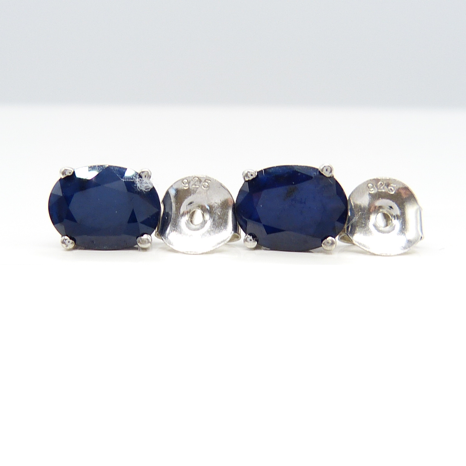 SAPPHIRE & SILVER STUDS