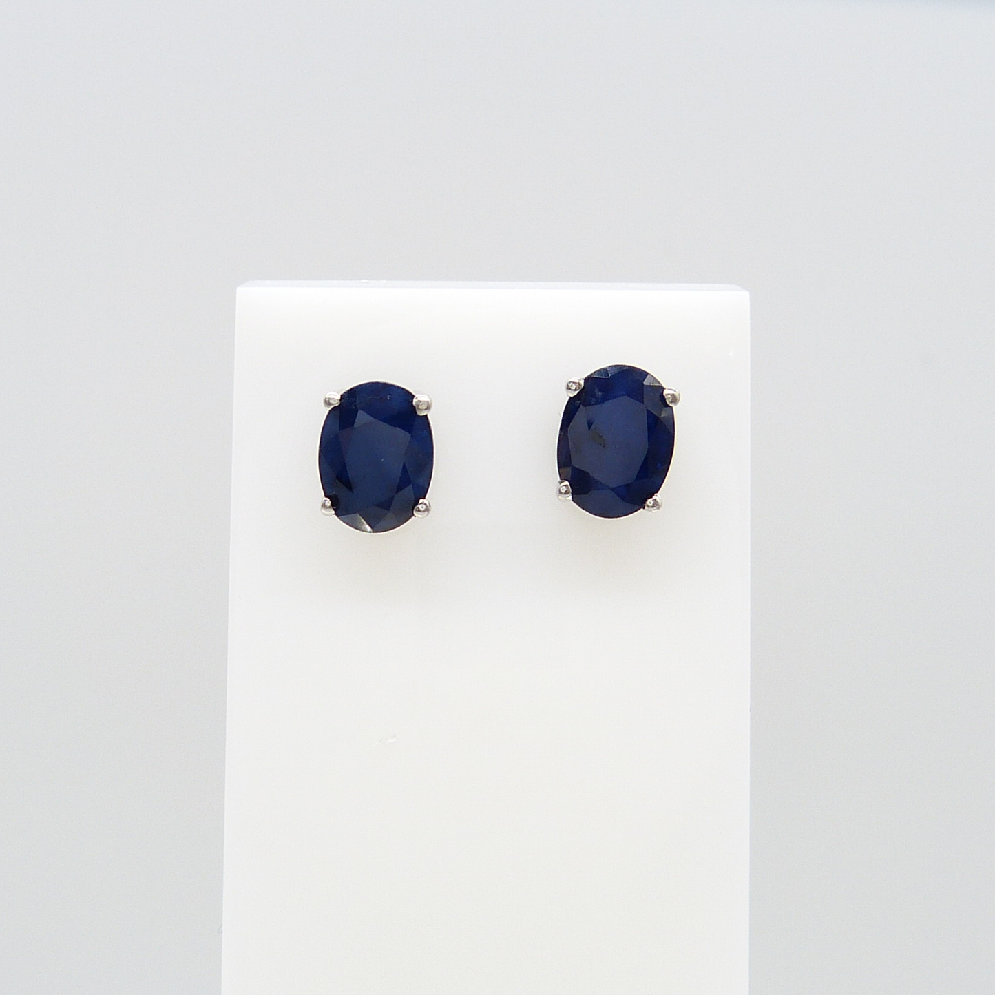 SAPPHIRE & SILVER STUDS