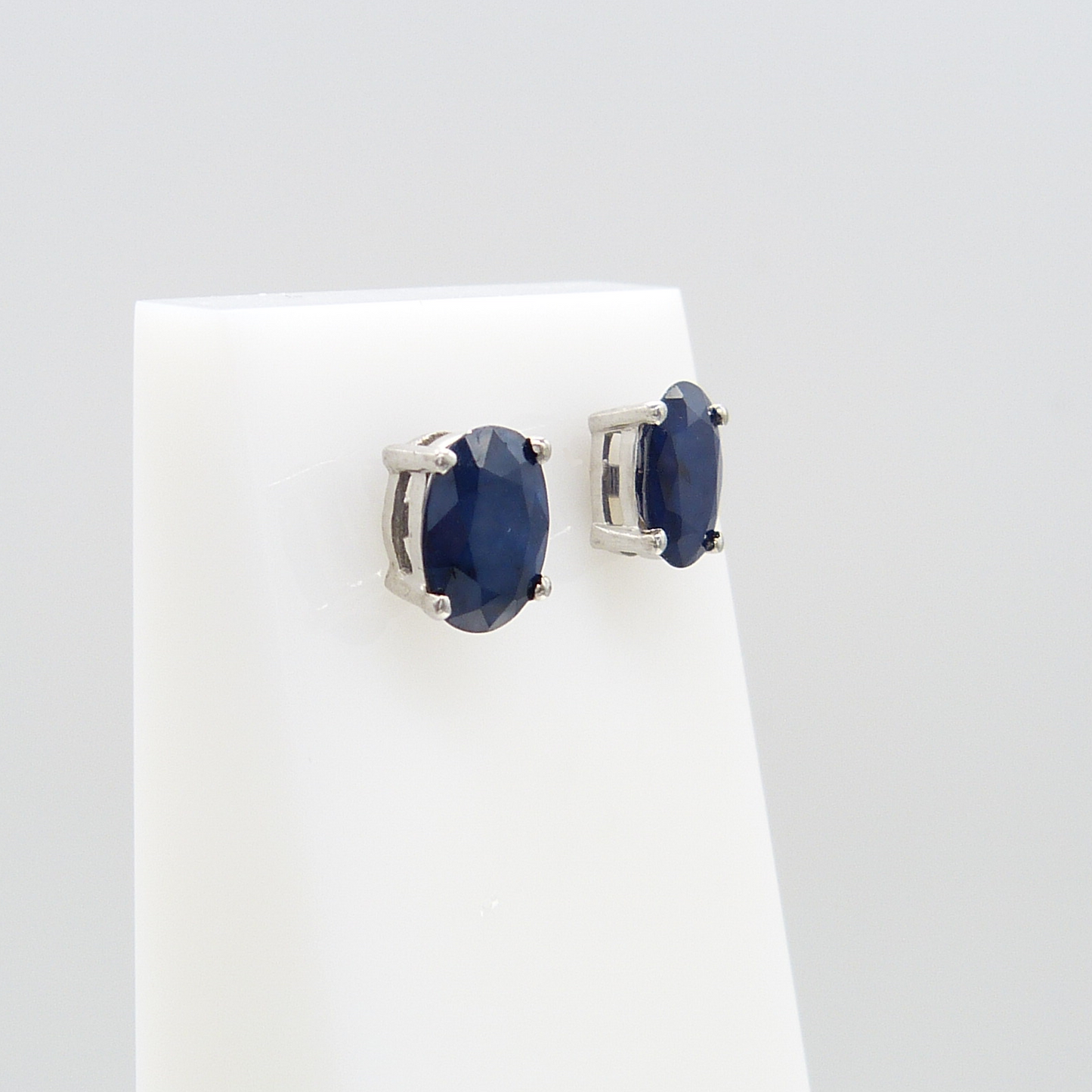 SAPPHIRE & SILVER STUDS