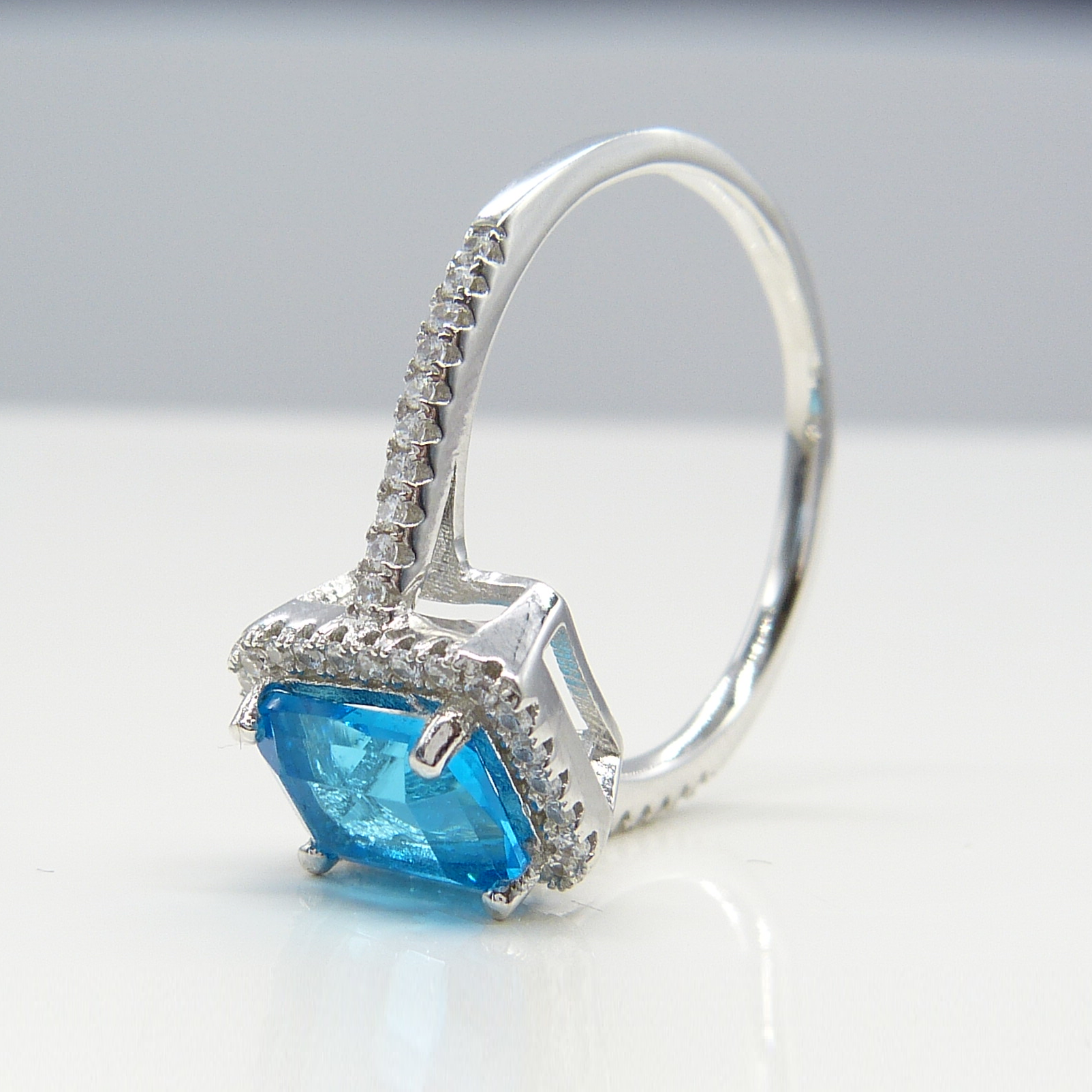 SILVER LIGHT BLUE RING
