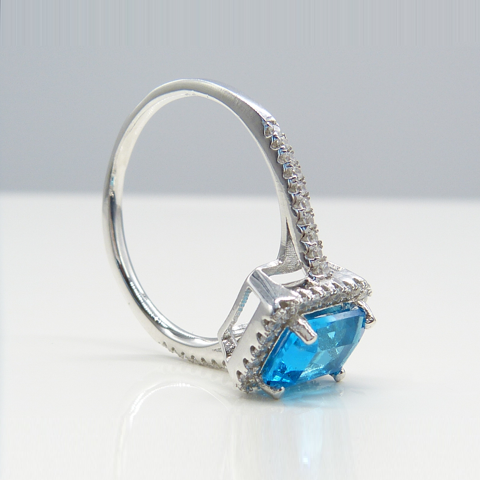 SILVER LIGHT BLUE RING