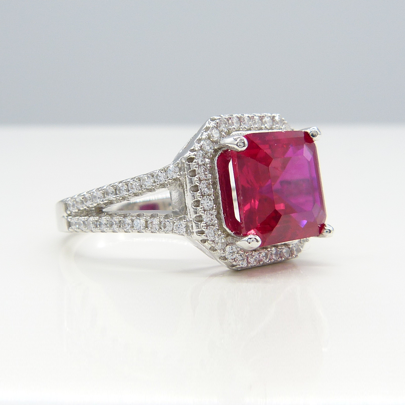 SILVER DARK RED CZ RING