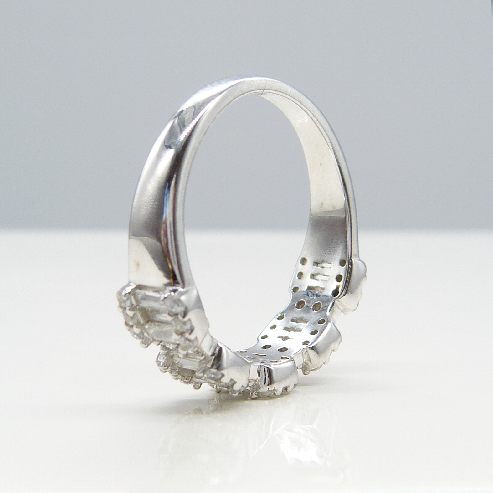 SILVER BAGUETTE CLUSTER RING