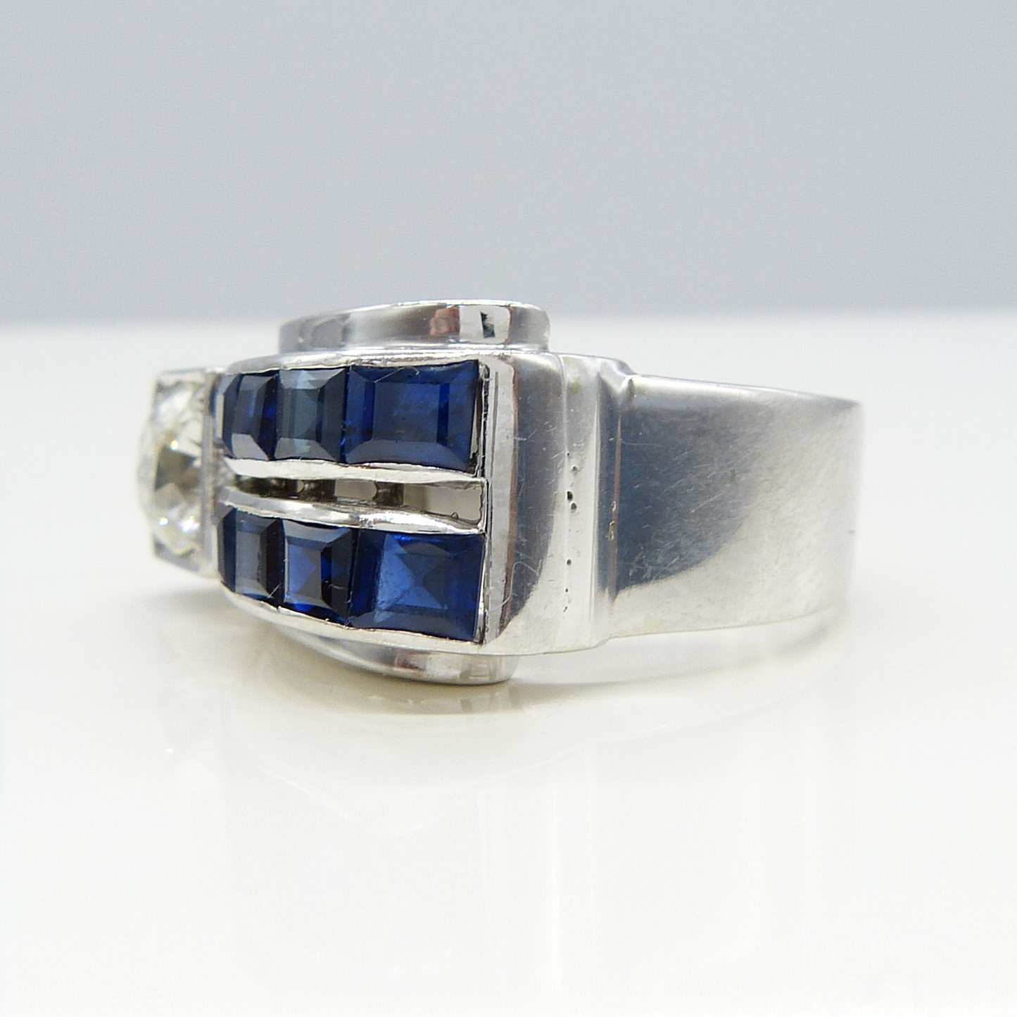 18K GOLD SAPPHIRE & DIAMOND RING