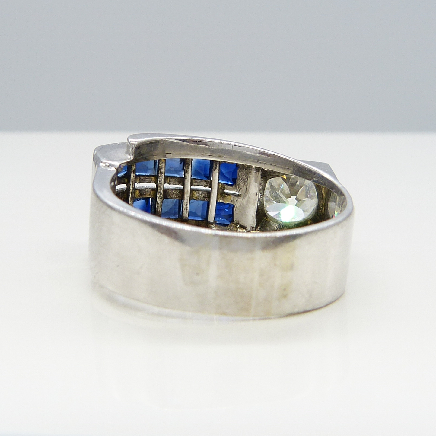 18K GOLD SAPPHIRE & DIAMOND RING