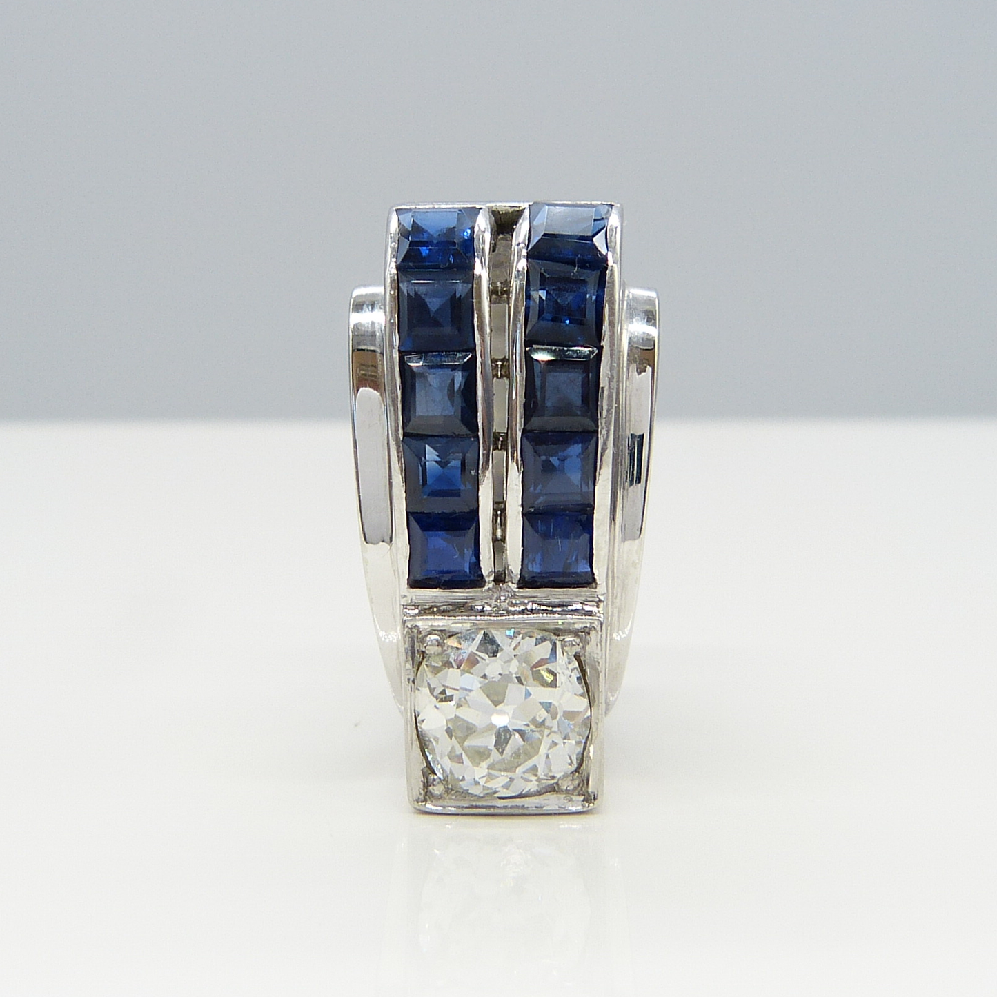 18K GOLD SAPPHIRE & DIAMOND RING
