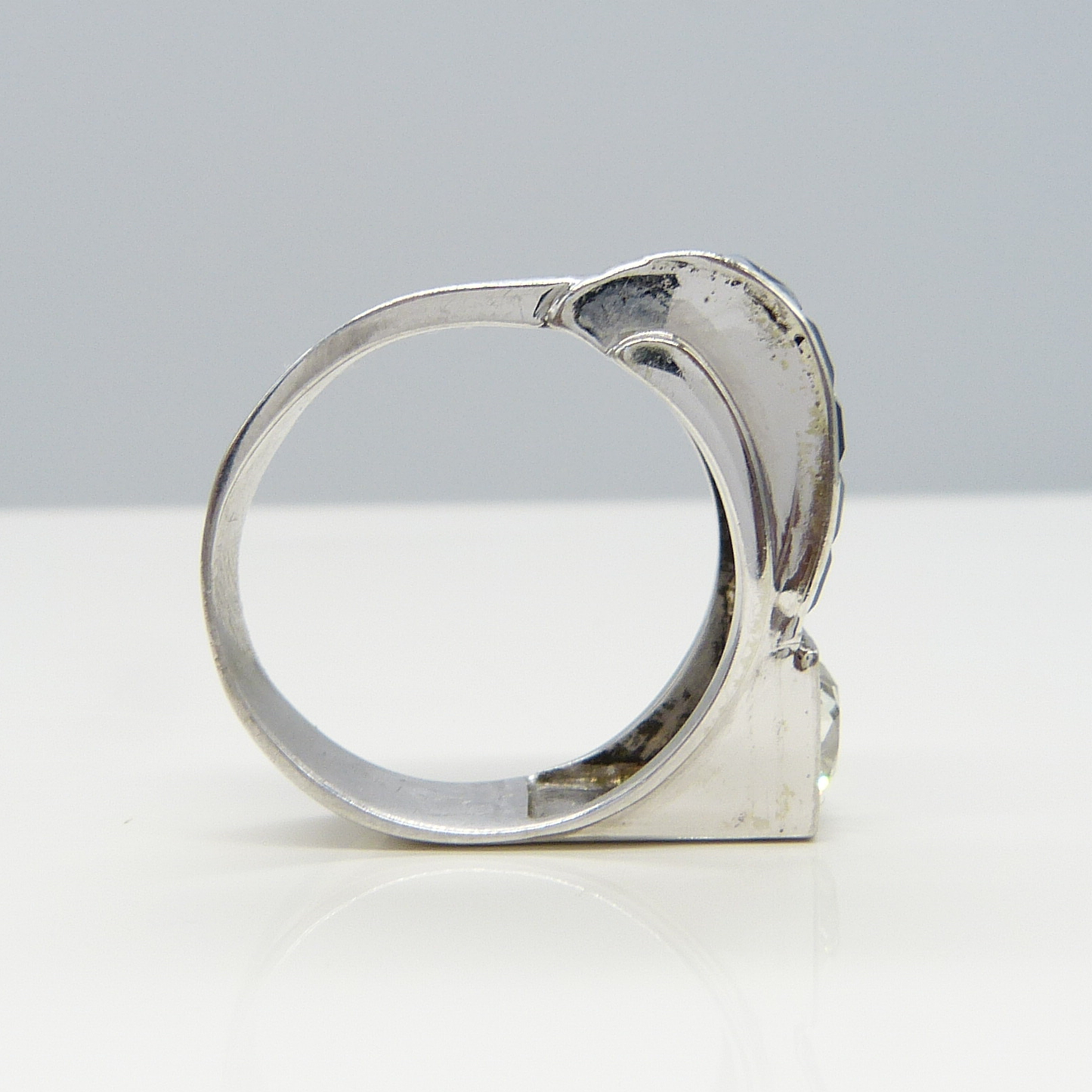 18K GOLD SAPPHIRE & DIAMOND RING