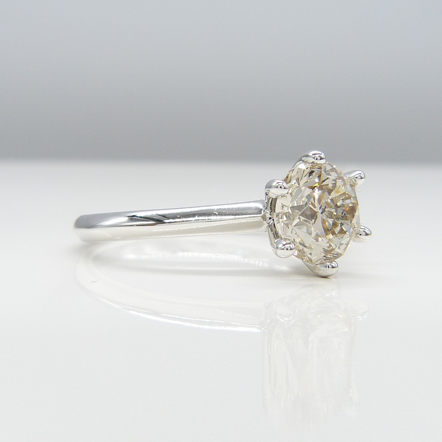 18K WHITE GOLD DIAMOND SOLIATIRE RING